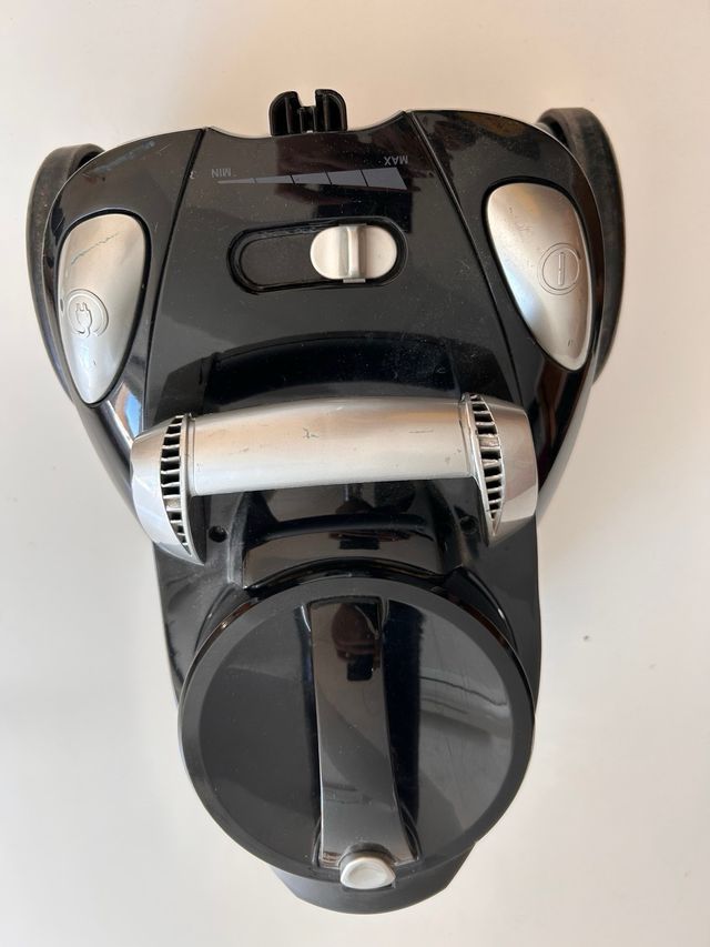 Aspiradora Becken Voom 2000W.