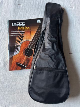 Ukelele Aria con Funda y Manual