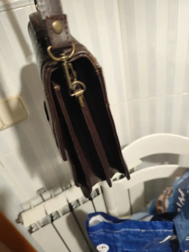 Bolso bandolera de piel marrón