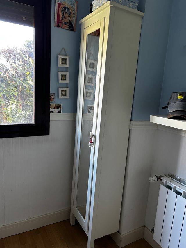 Armario alto blanco con espejo