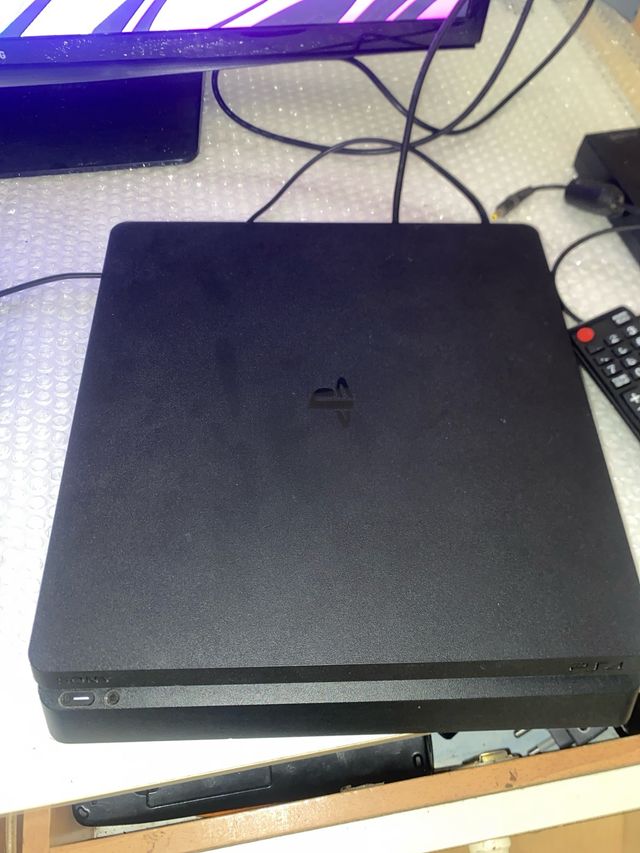 PS4 Slim Nera 500gb + Giochi FIFA