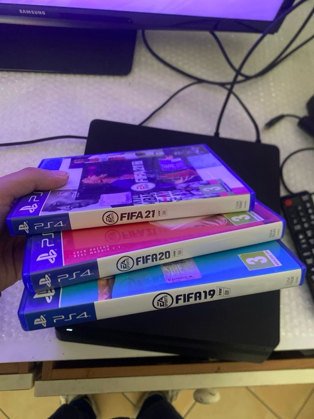 PS4 Slim Nera 500gb + Giochi FIFA