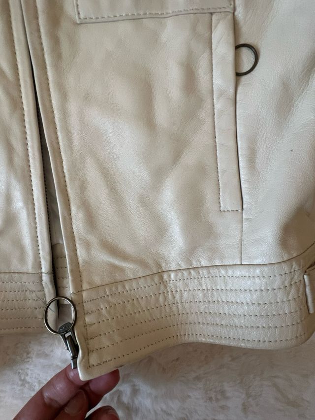 Chaqueta de piel Vero Moda blanca.Nueva