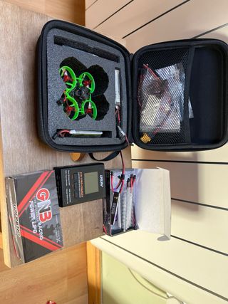 Dron FPV MOBULA 6 con cargador y baterías