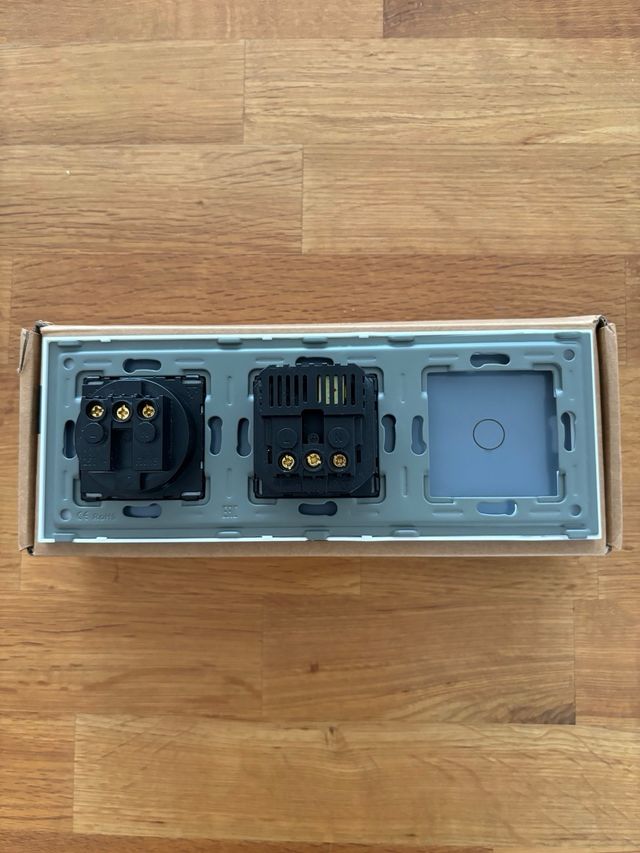 Pulsador + Doble Enchufe Bseed