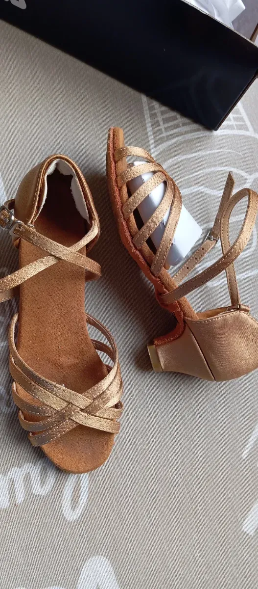 N.32 scarpe da salone e da ballo, marrone/oro/carne