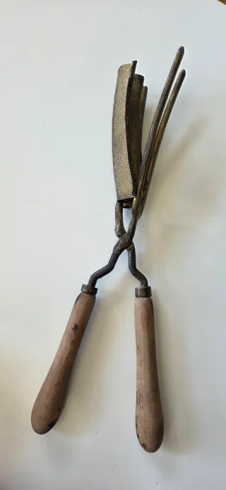 Tenacilla antigua de barbero / rizador de pelo
