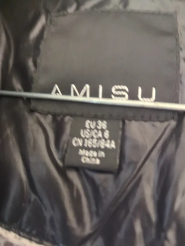 Chaleco acolchado negro con brillo