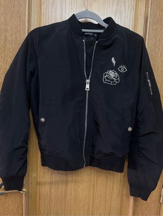 dos Chaqueta bomber satinada rosa y amarilla