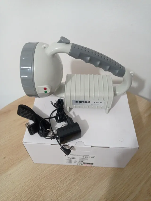 Linterna LED Recargable Legrand 0 607 97