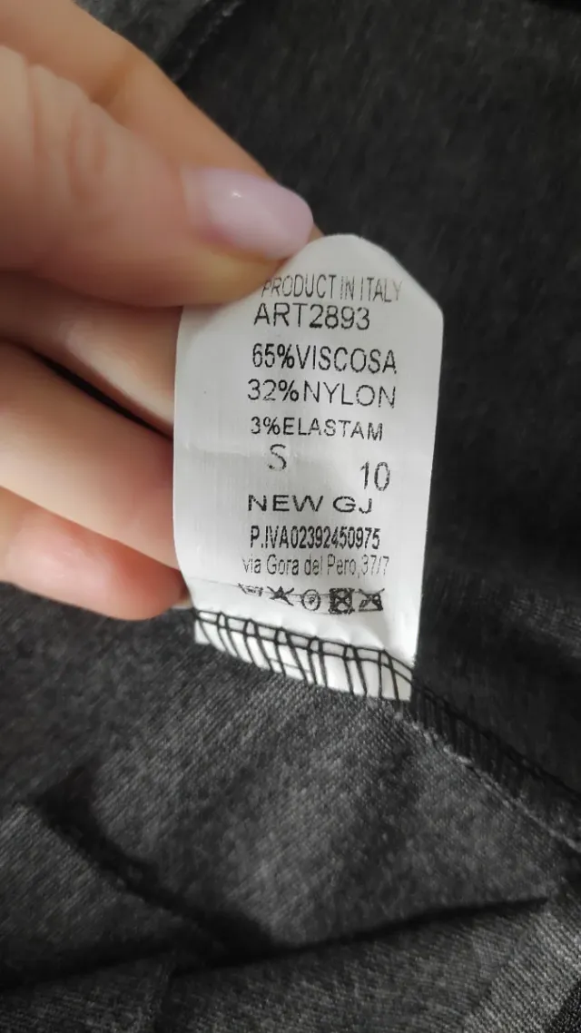 Pantaloni grigi a quadri