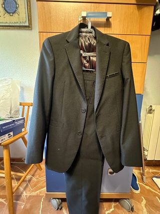 Traje de niño/joven negro y rojo