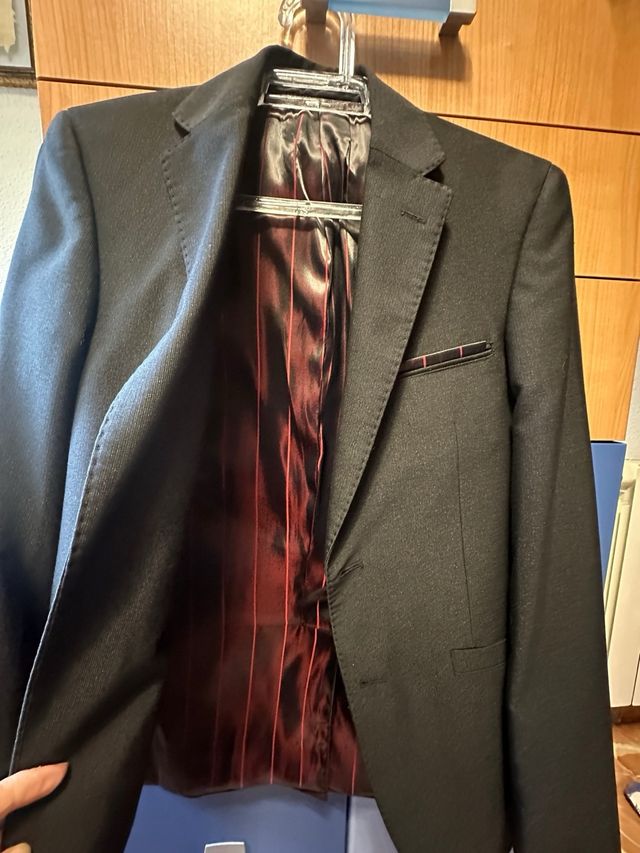 Traje de niño/joven negro y rojo