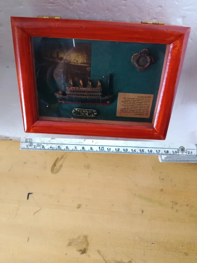 Scatola Titanic 1912 con modellino
