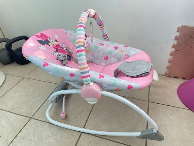 Hamaca bebé Disney Minnie con vibración + pila inc