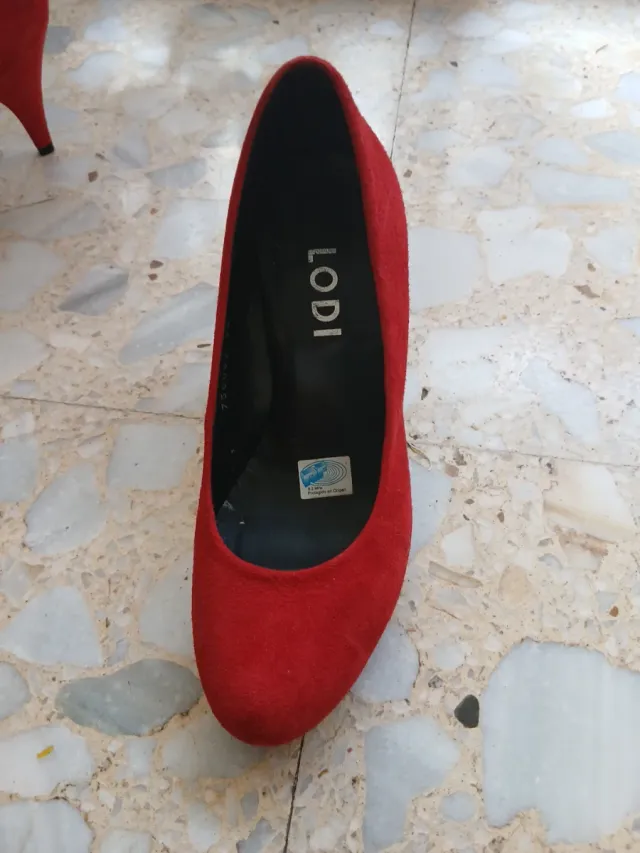 Zapatos de salón rojos tacón fiesta, muy cómodos.