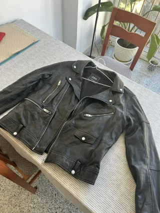 Chaqueta cuero Zara negra