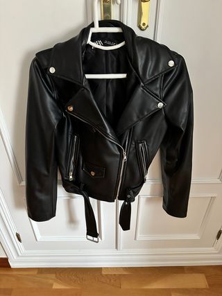 Chaqueta Zara efecto piel mujer