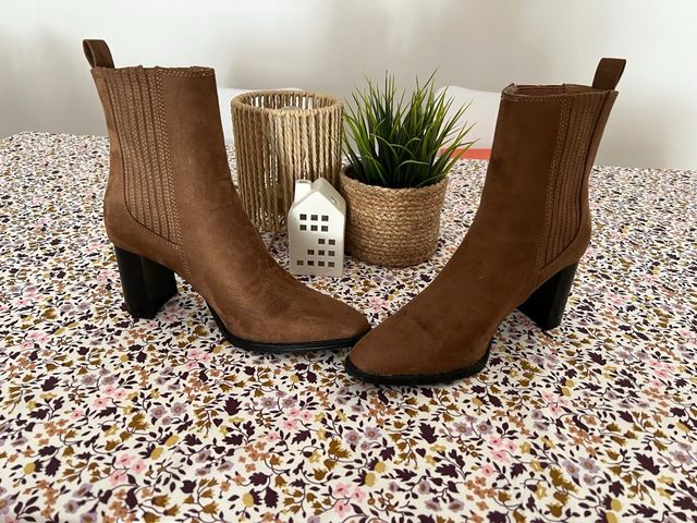 Botas de tacón marrones para mujer