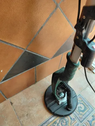 Alquiler de Lijadora Jirafa de Paredes y Techos.