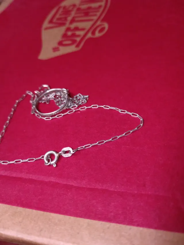 Cadena de plata con nudo circular