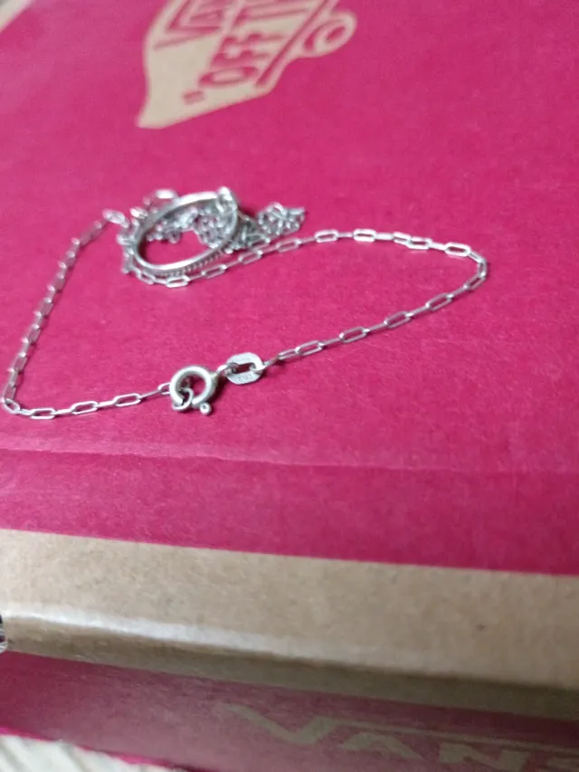 Cadena de plata con nudo circular