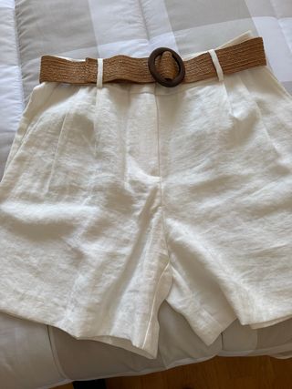 Bermuda Zara blanca con cinturón