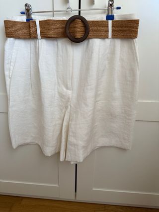 Bermuda Zara blanca con cinturón