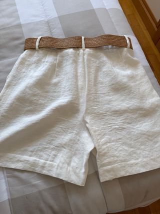 Bermuda Zara blanca con cinturón