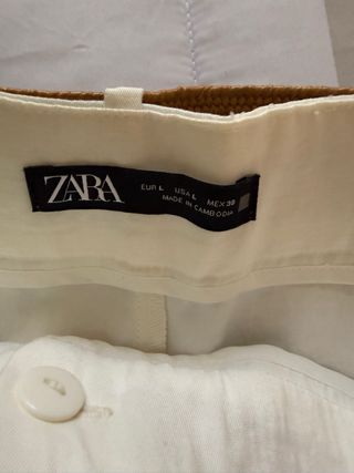 Bermuda Zara blanca con cinturón