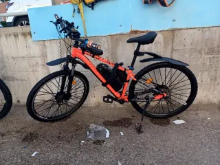 Bicicleta eléctrica naranja