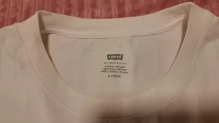 Camiseta Levi's Blanca y Roja