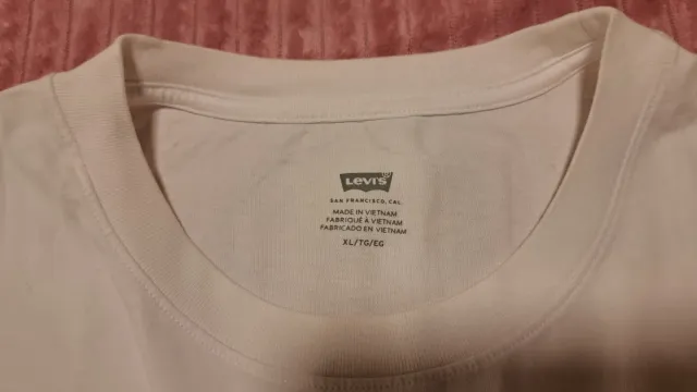 Camiseta Levi's Blanca y Roja