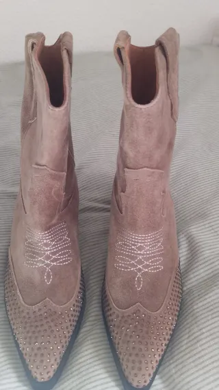 Botas cowboy ante tachuelas