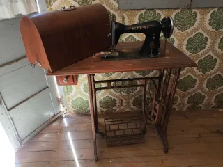 Máquina de coser antigua Alfa