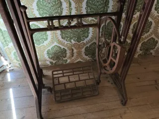 Máquina de coser antigua Alfa