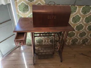 Máquina de coser antigua Alfa