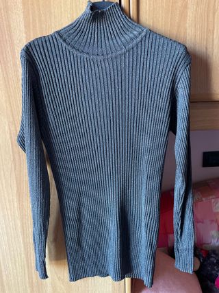 Maglia collo alto grigio e oro