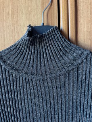 Maglia collo alto grigio e oro