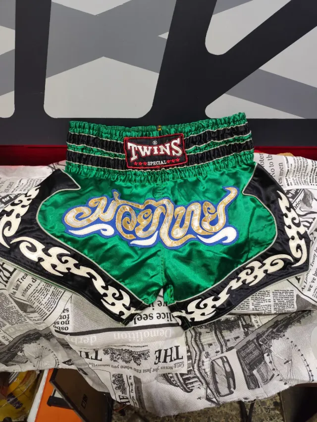 Guantes,calzonas, espinilleras ,leone...