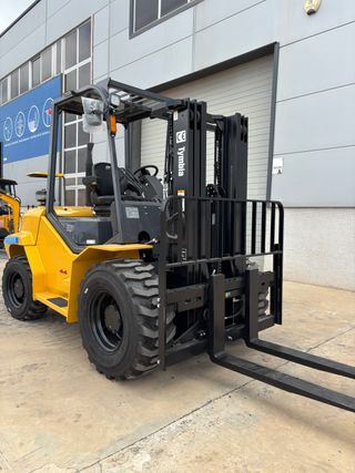 CARRETILLA ELEVADORA TODOTERRENO 3500KG