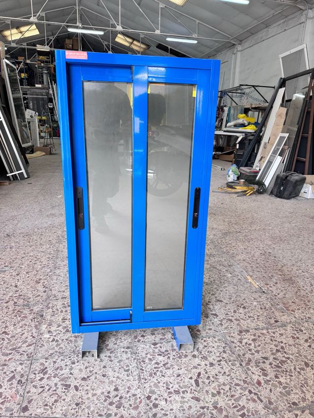 Ventana corredera azul