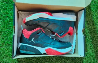 Zapatillas Jordan Negras y Rojas