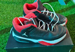 Zapatillas Jordan Negras y Rojas