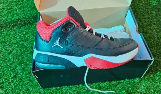 Zapatillas Jordan Negras y Rojas