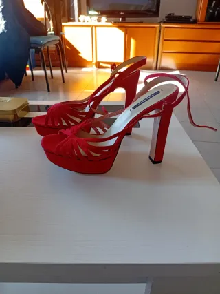 Zapatos de tacón Zara rojos