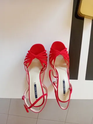 Zapatos de tacón Zara rojos