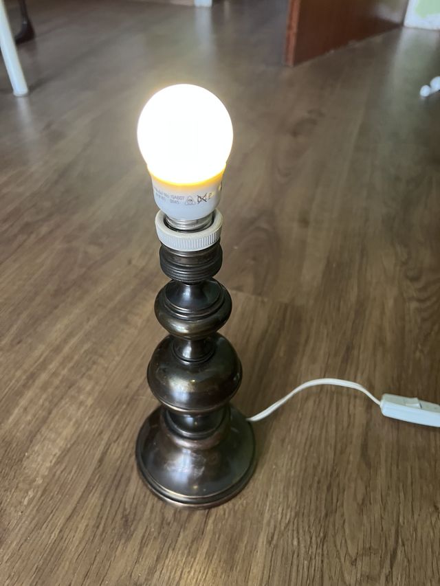 Lámpara de mesa metal vintage J