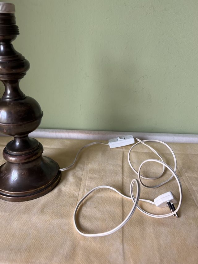 Lámpara de mesa metal vintage J