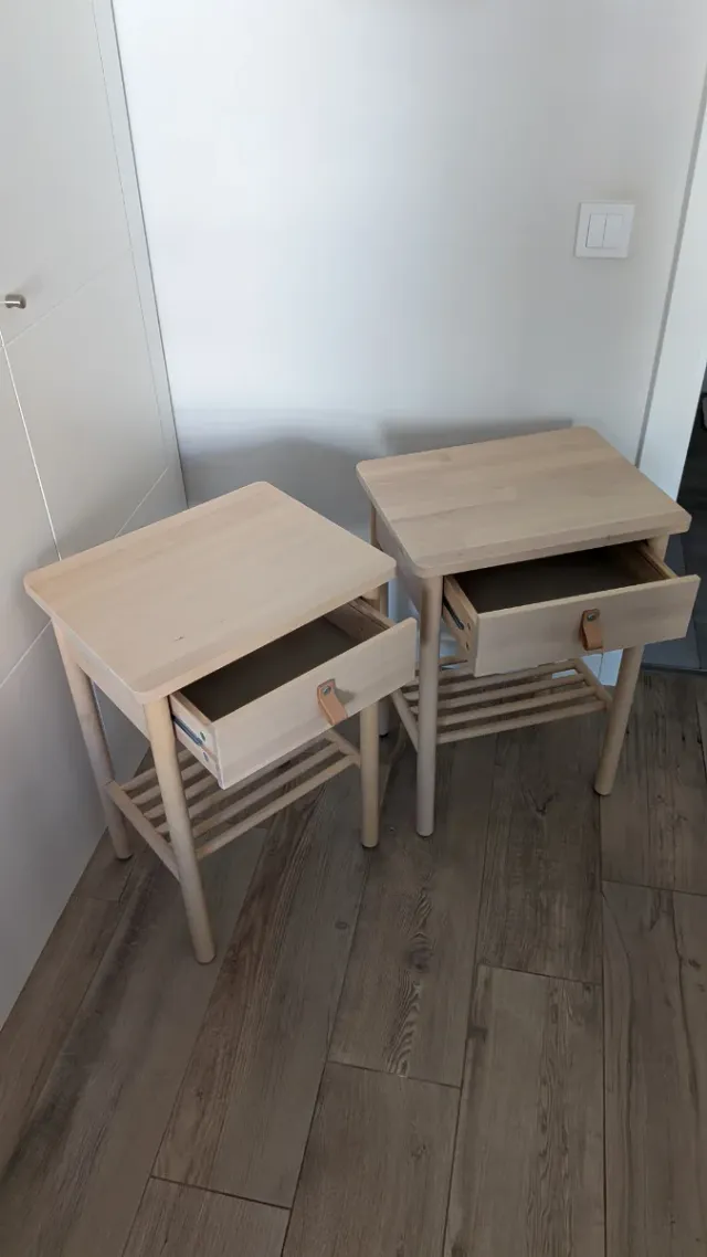 Mesitas de noche BJÖRKSNÄS Ikea